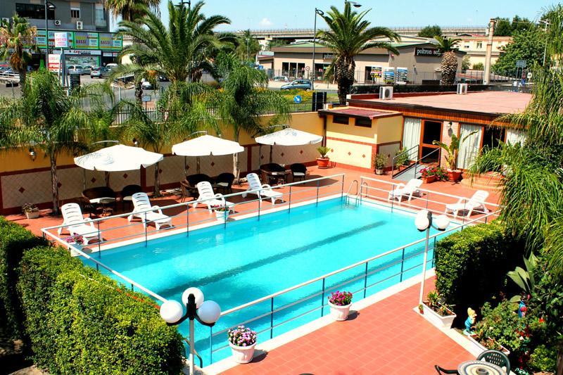 Hotel La Villa Мистербианко Екстериор снимка