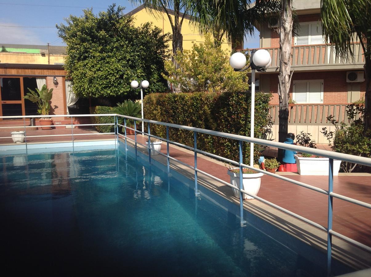 Hotel La Villa Мистербианко Екстериор снимка